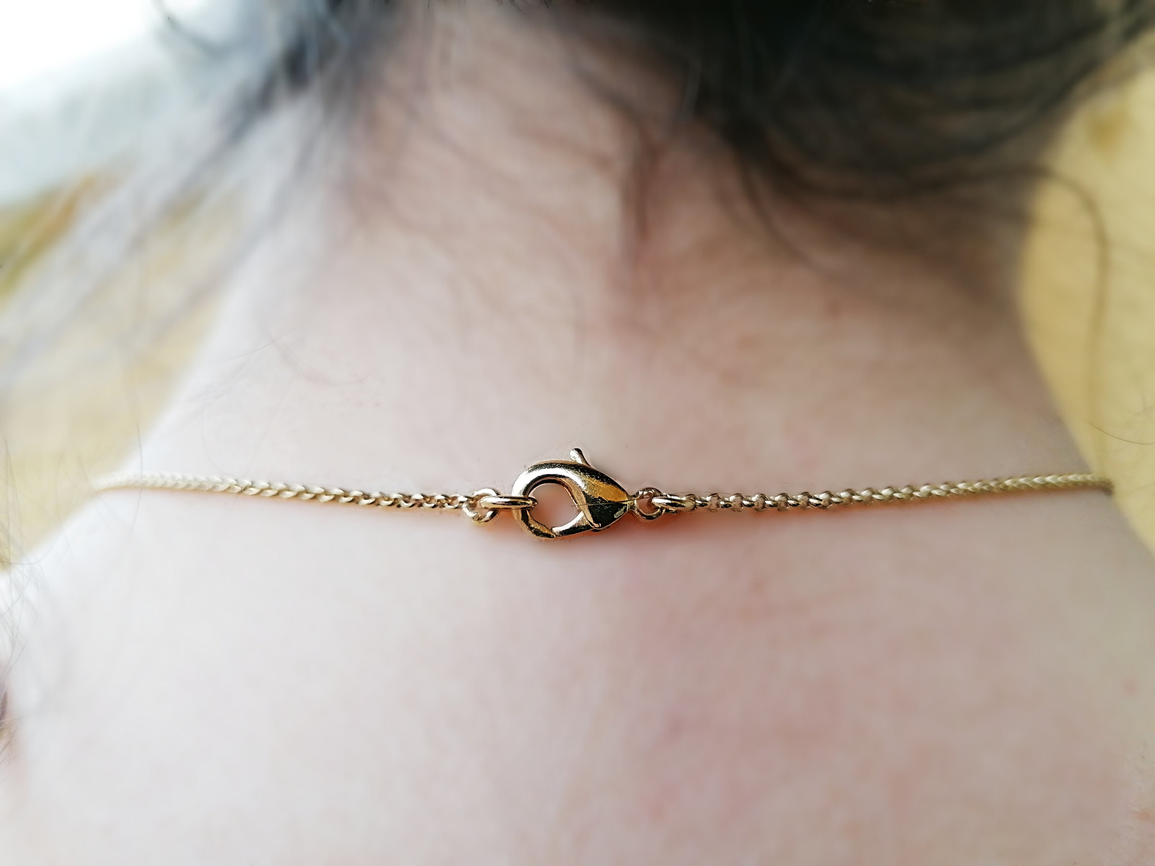 colgante medallon chapado en oro de 24 k