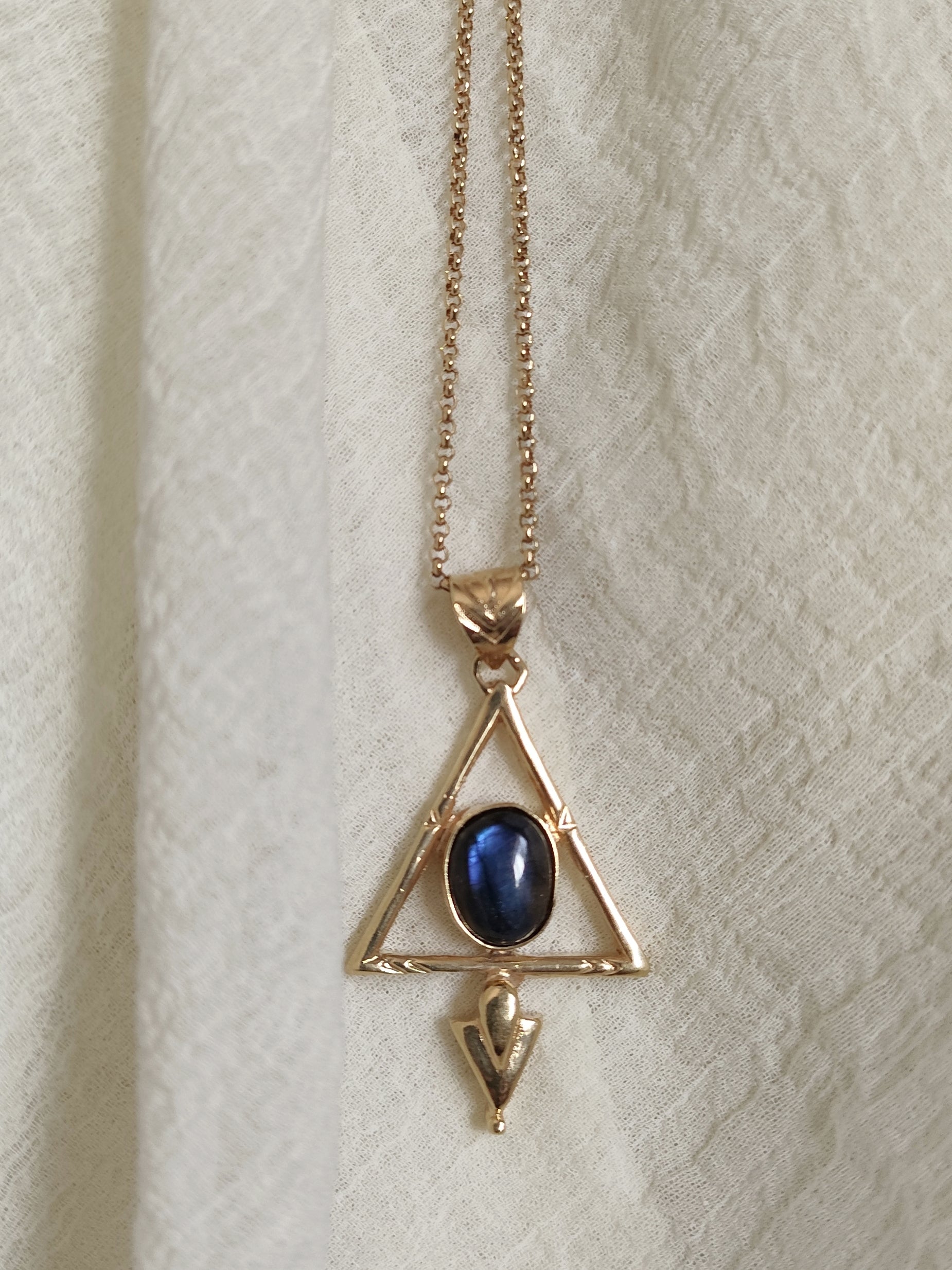 Colgante ERA, triangulo 24k