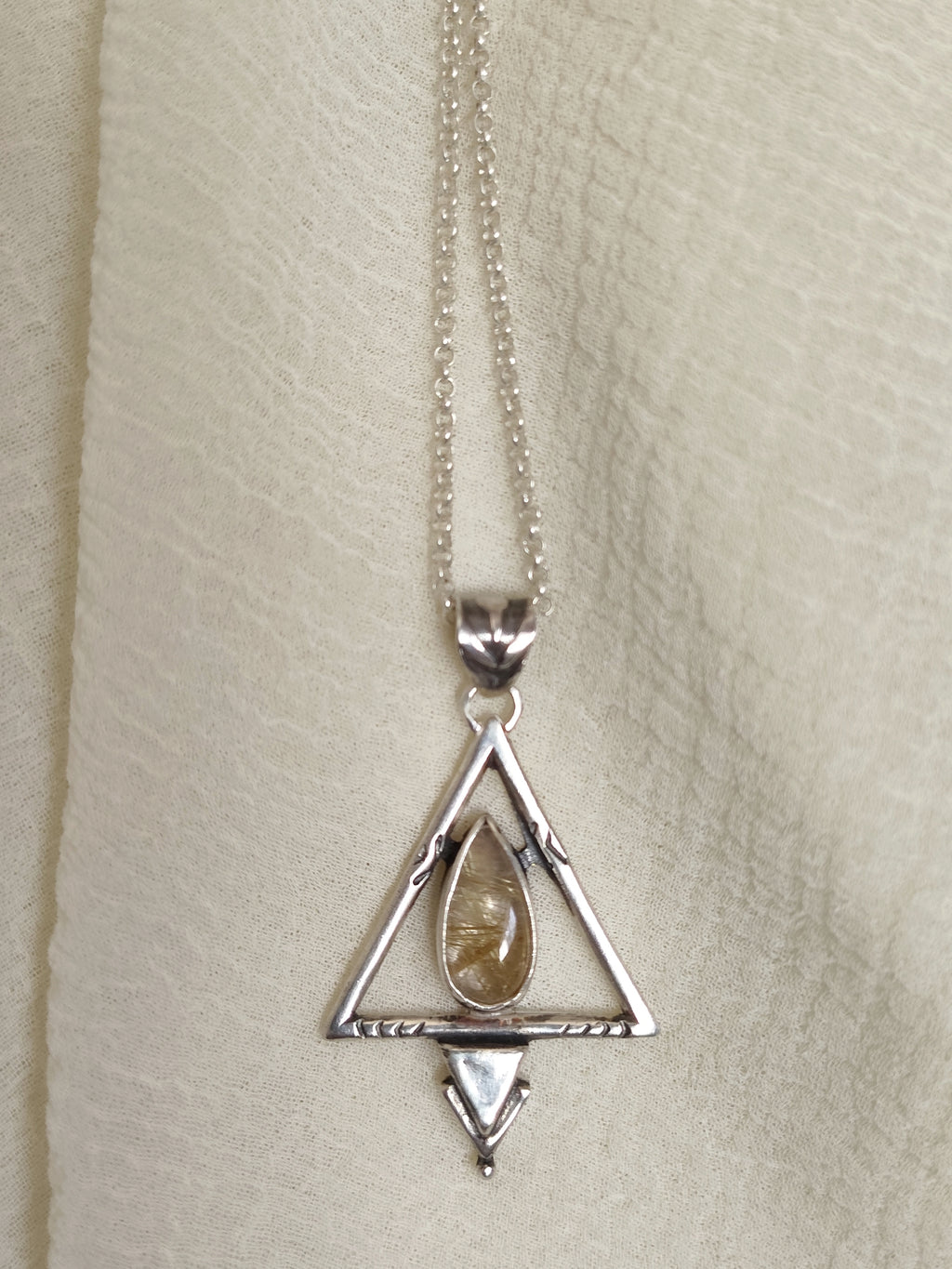 Colgante ERA, triangulo plata 925
