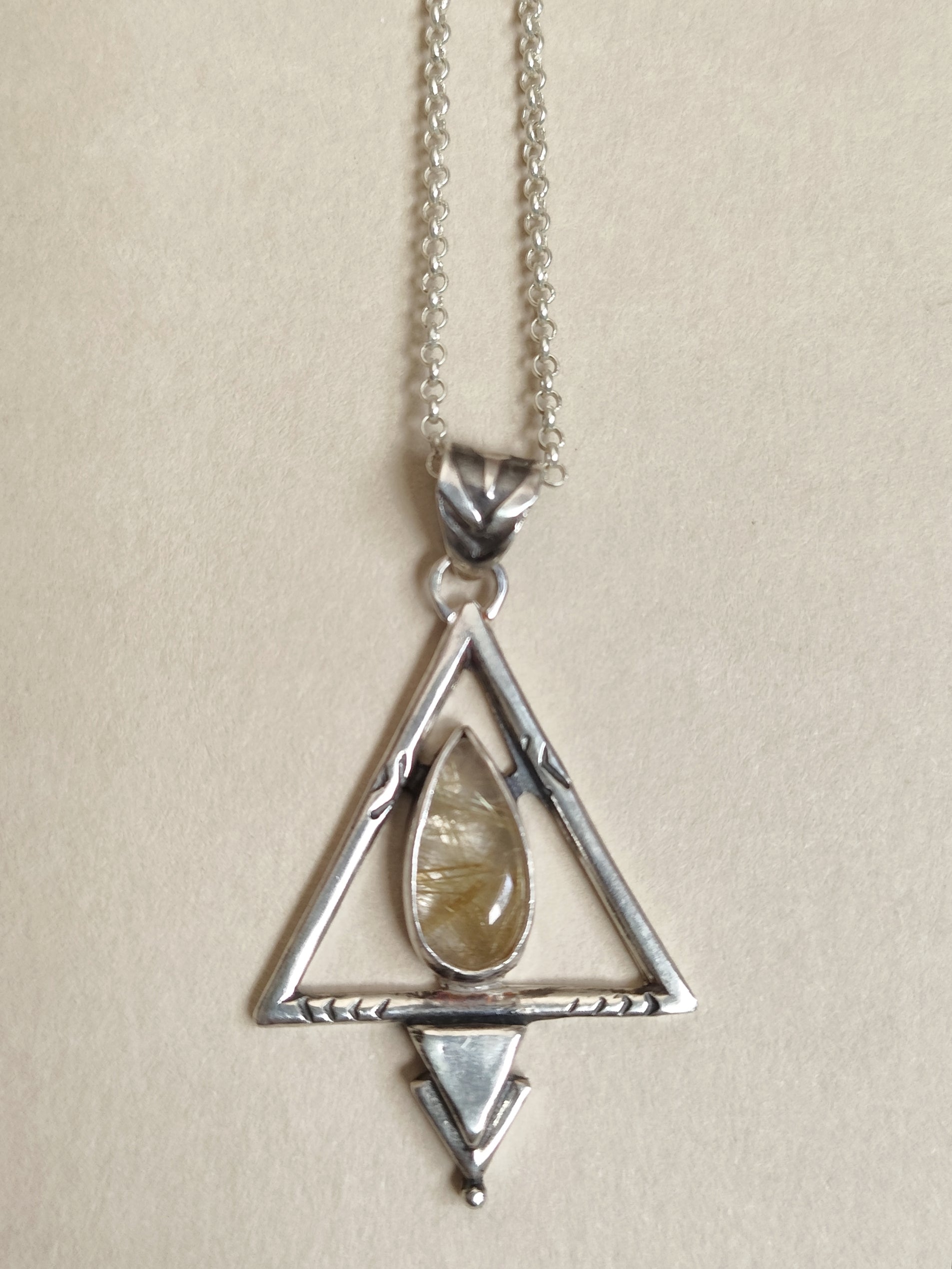 Colgante ERA, triangulo plata 925