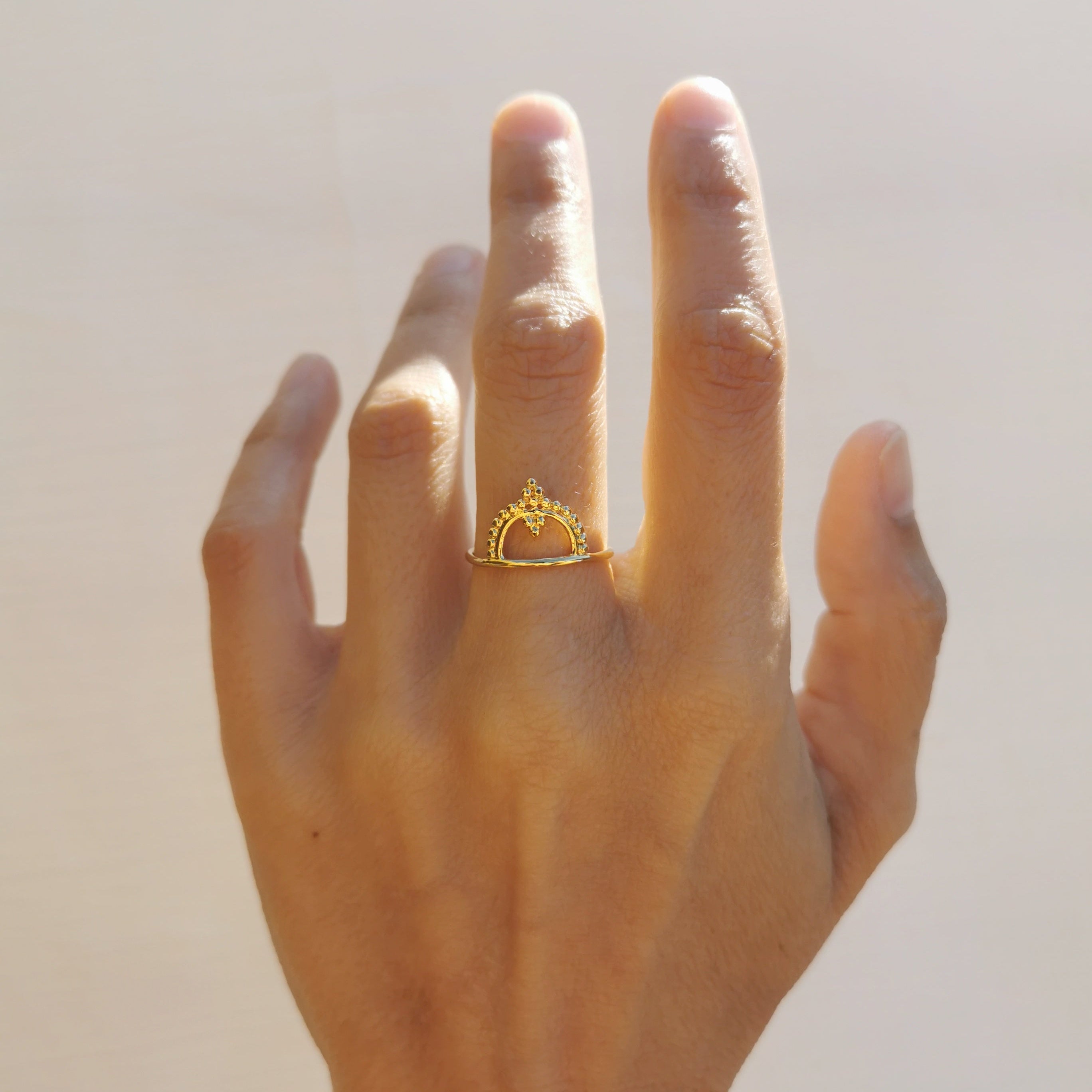 anillo crown, chapado en oro 24k